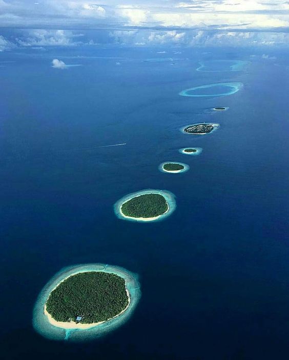 Beach hopping Maldives Adventugo.com